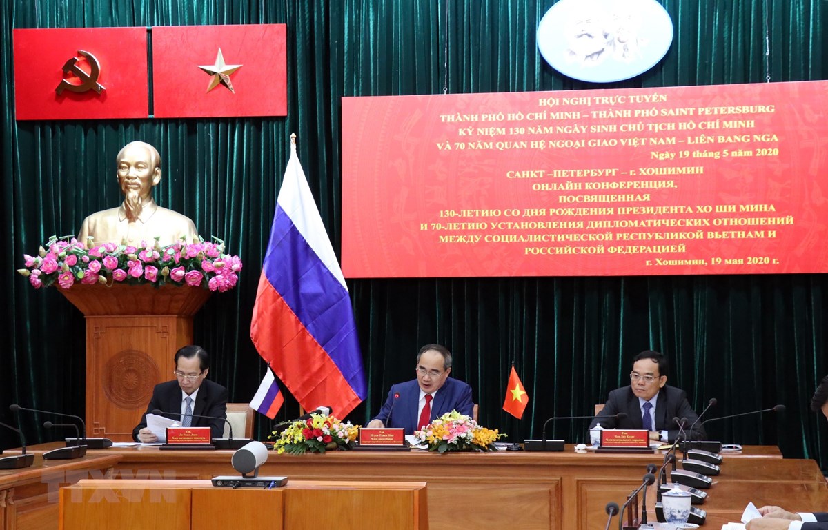 胡志明市与圣彼得堡市间的会议以视频方式召开