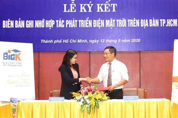 胡志明市电力公司与各家公司加强合作促进太阳能发电领域合作力度