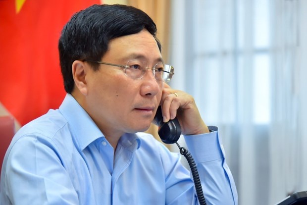 越南政府副总理兼外长范平明与古巴外长通电话