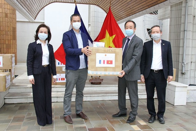 越南向法国各团体组织赠送1 5万只医用口罩