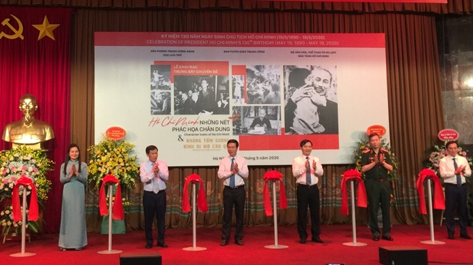 “胡志明主席——肖像素描”专题展开展