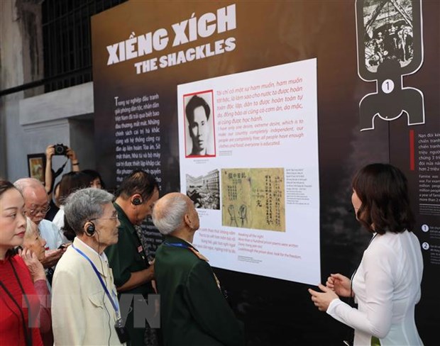 胡志明主席诞辰130周年：越南多地举办关于胡伯伯与革命战士的图片资料展