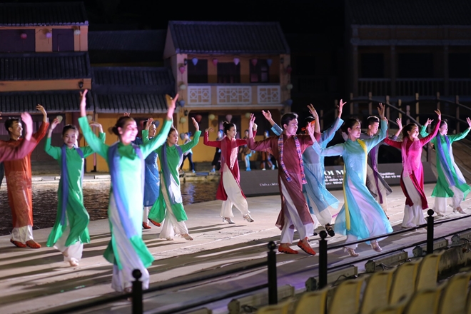 “越南之风景”奥黛节精彩亮相会安