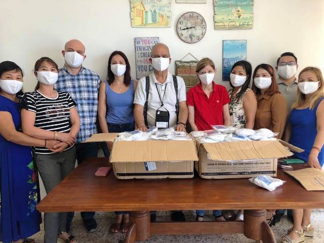 越南政府向旅居塞浦路斯越南人赠送防疫口罩