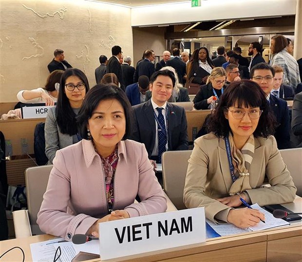 越南代表出席日内瓦国际人道主义排雷中心执行委员会会议