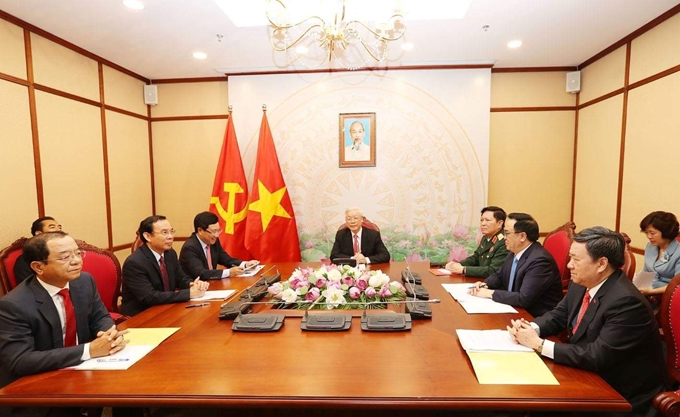 越共中央总书记、国家主席阮富仲与俄罗斯联邦总统普京举行电话会谈