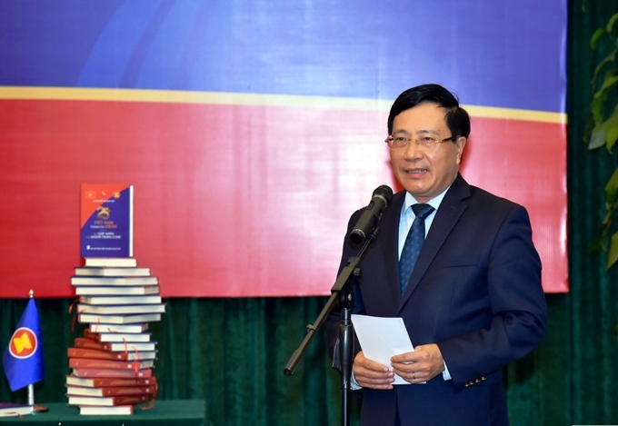 关于越南加入东盟25周年的书籍正式亮相