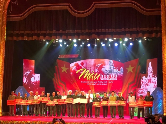 2020年“红花的颜色”艺术晚会在河内举行