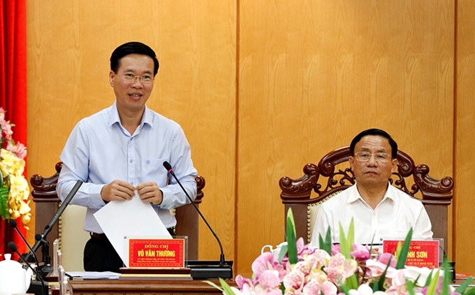 武文赏同志：政治报告要跟踪实践并具有高度行动性