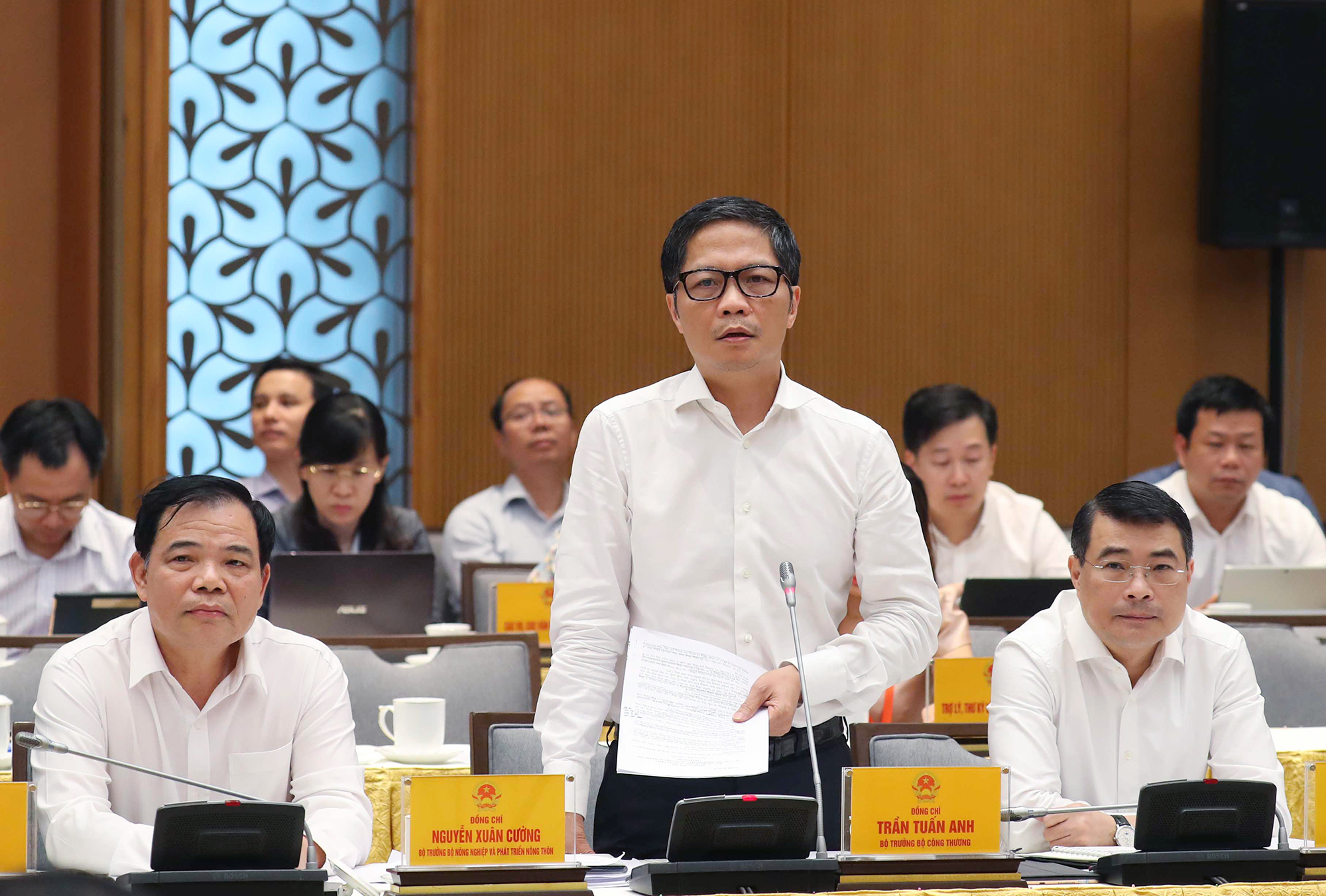 刺激国内需求为重心   寻找出口途径为先决条件