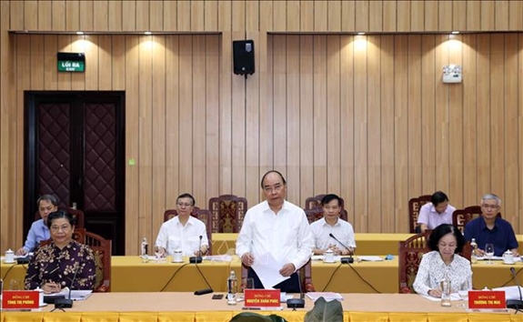 越共中央政治局与中央直属的11个党组织举行了工作会议