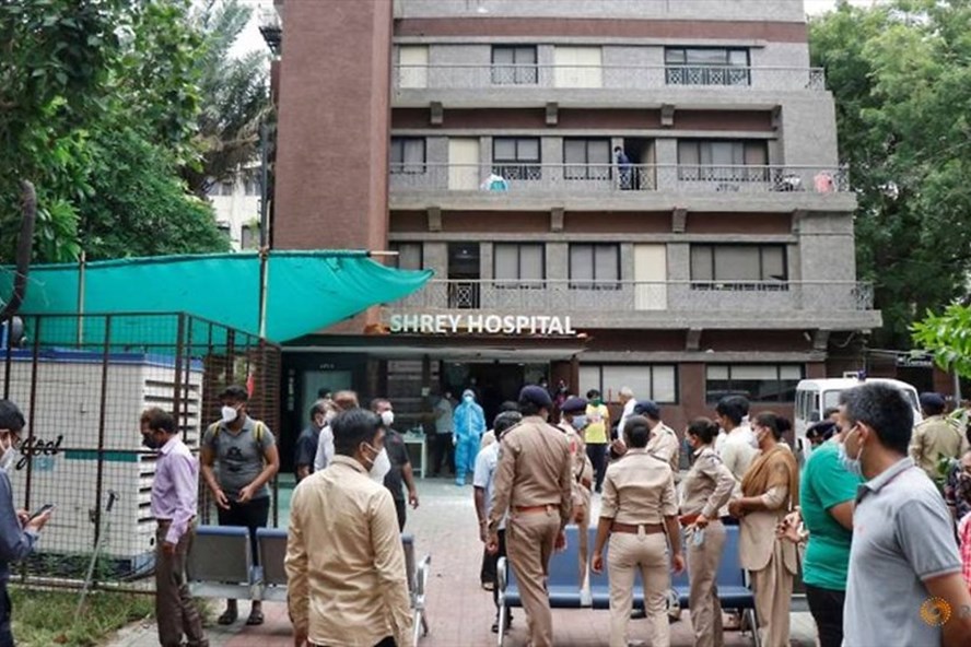 印度一新冠患者收治医院发生火灾致8人死亡