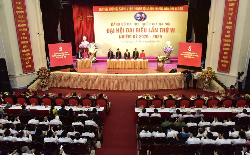 河内市委书记王廷惠出席河内国家大学党代会