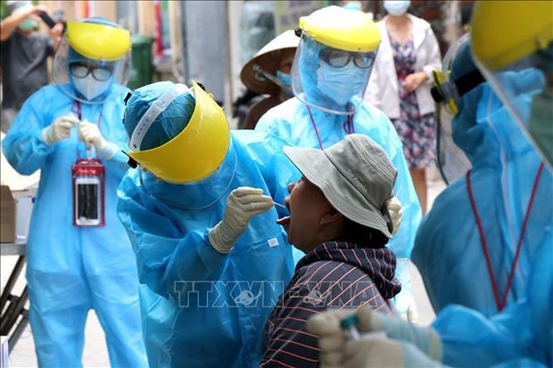 海防市向岘港市和广南省防疫工作捐赠100亿越南盾