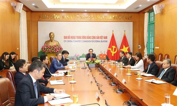 越老两国关系在各个领域日益深入务实发展