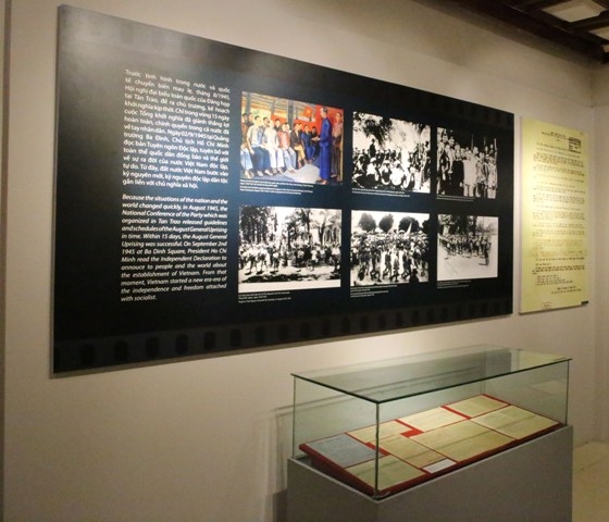 “八月革命——历史里程碑”专题展隆重开幕