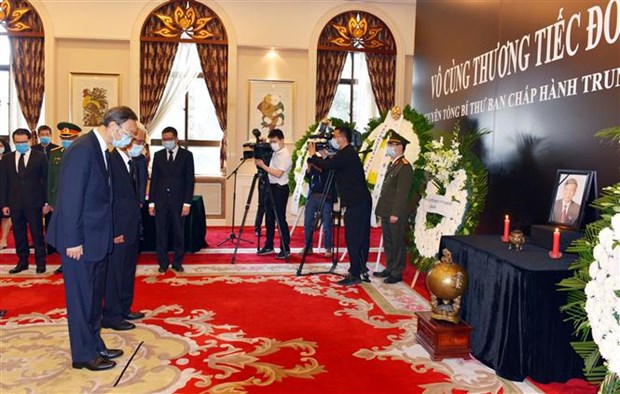 中国领导人前往越南驻中国大使馆悼念原越共中央总书记黎可漂逝世