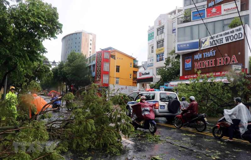 老挝总理就越南中部各省遭受台风“红霞”严重影响向阮春福总理致慰问信