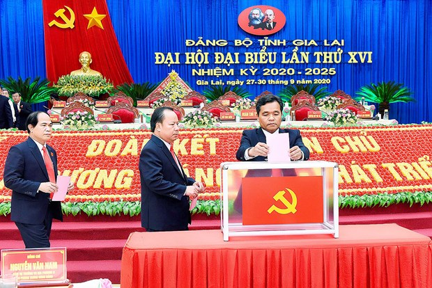 胡文年同志再次当选嘉莱省委书记