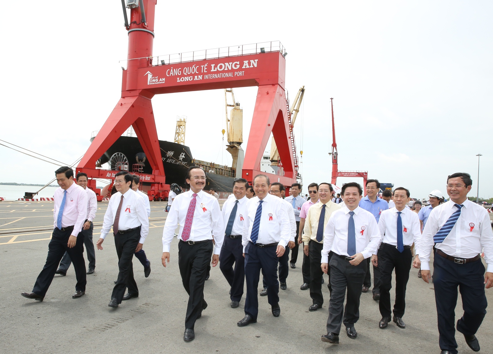 隆安国际港一期工程竣工二期工程动工