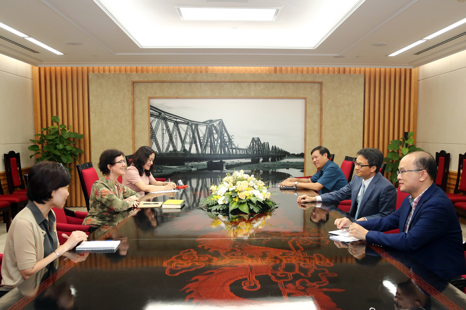 政府副总理武德儋会见联合国艾滋病规划署驻越南代表埃蒙德