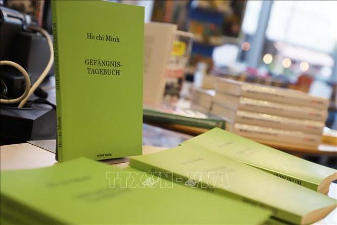 胡志明主席《狱中日记》德语版再版