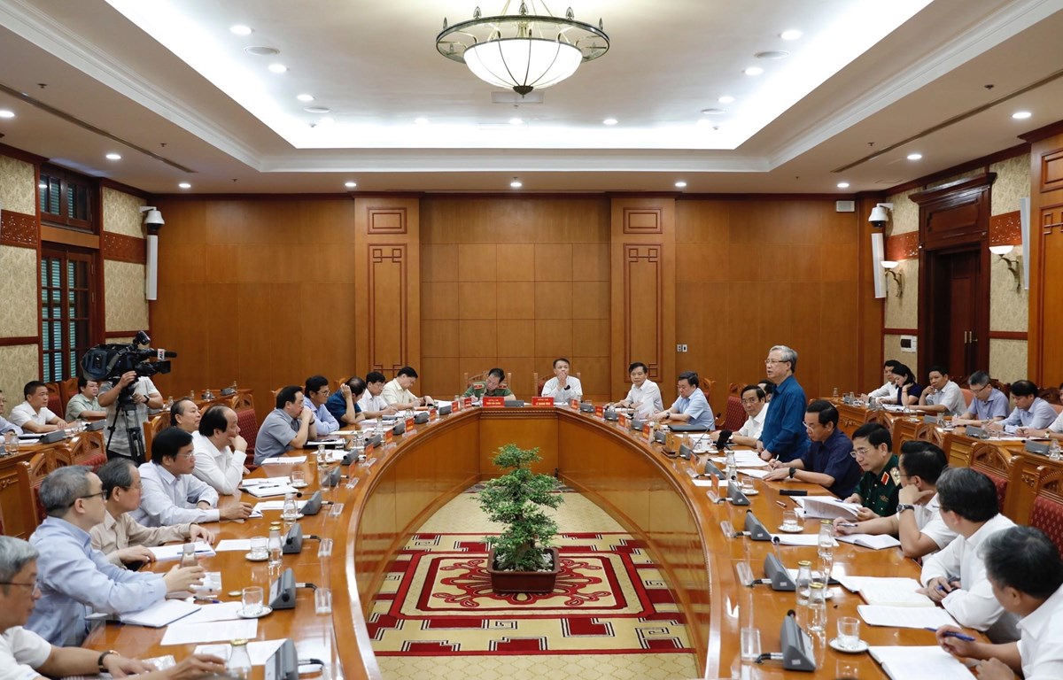 越共十三大组织服务小组召开第三次会议