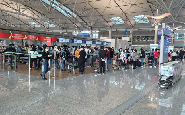 搭载在马来西亚越南公民的航班安全抵达芹苴国际机场