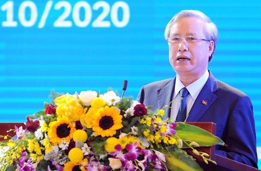 陈国旺同志出席越南妇联成立90周年纪念大会