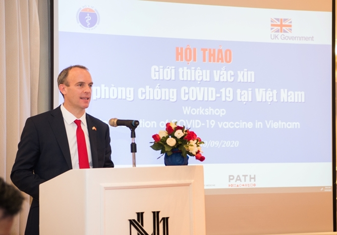英国向越南介绍新冠病毒疫苗