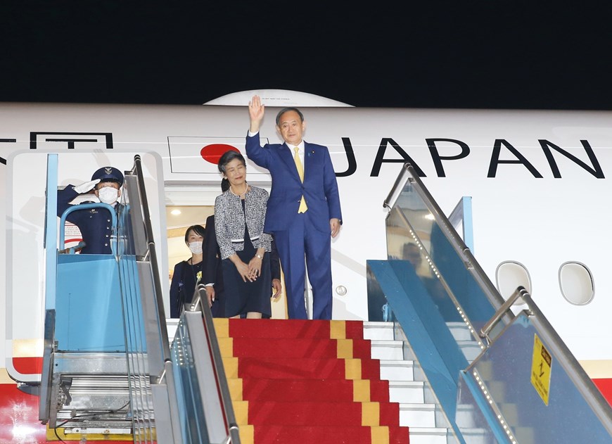 日本首相菅义伟和夫人开始对越南进行正式访问