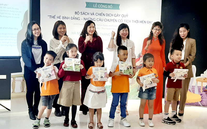 有关性别平等的首部现代童话漫画在河内正式亮相