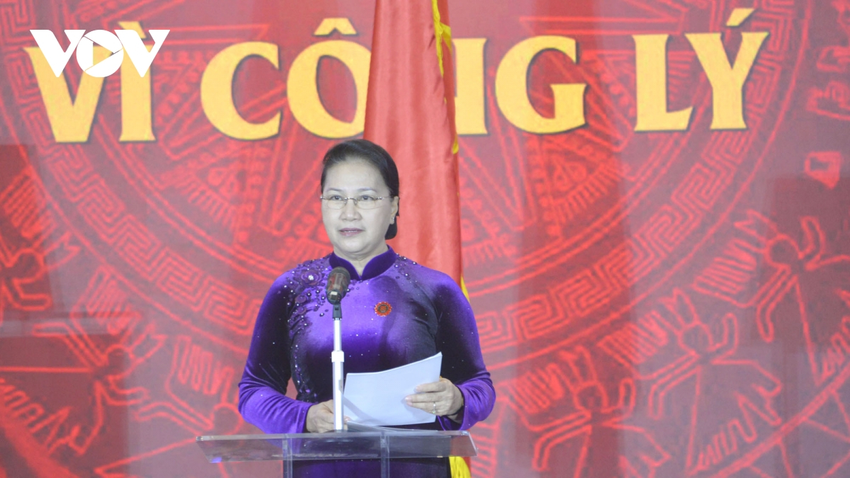 国会主席阮氏金银出席越南最高人民法院爱国竞赛大会