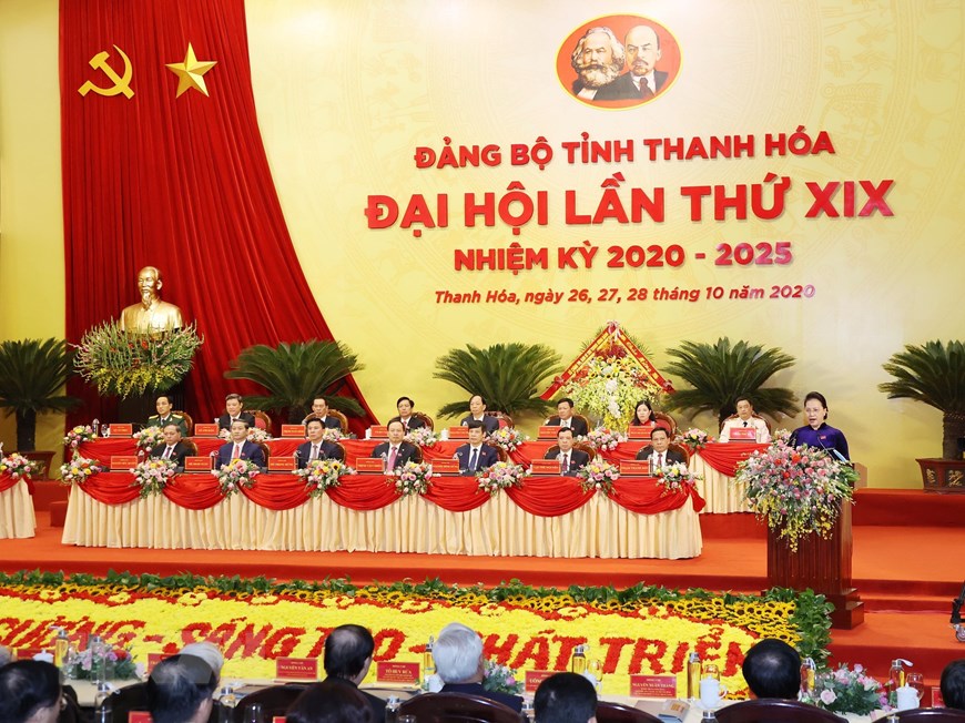 国会主席阮氏金银出席越共清化省第十九次代表大会