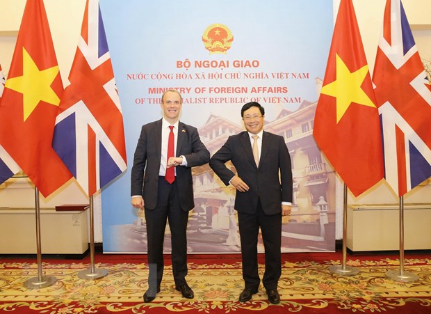 越英两国一致同意加强多领域合作