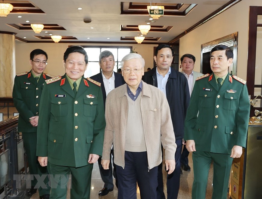 越共中央总书记、国家主席阮富仲主持召开中央军委会议