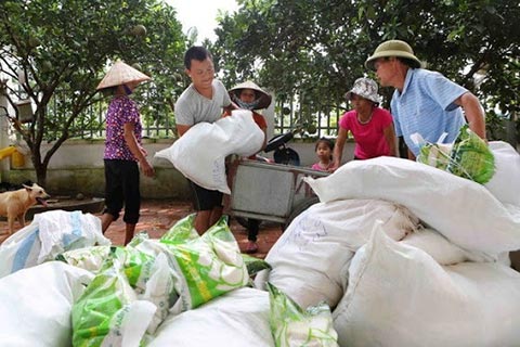 越南向中部受灾三省拨发4303吨大米