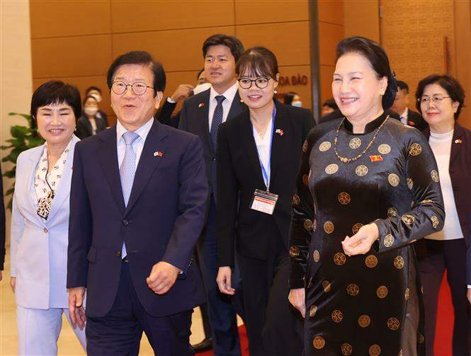 韩国国会议长朴炳锡圆满结束对越南的正式访问