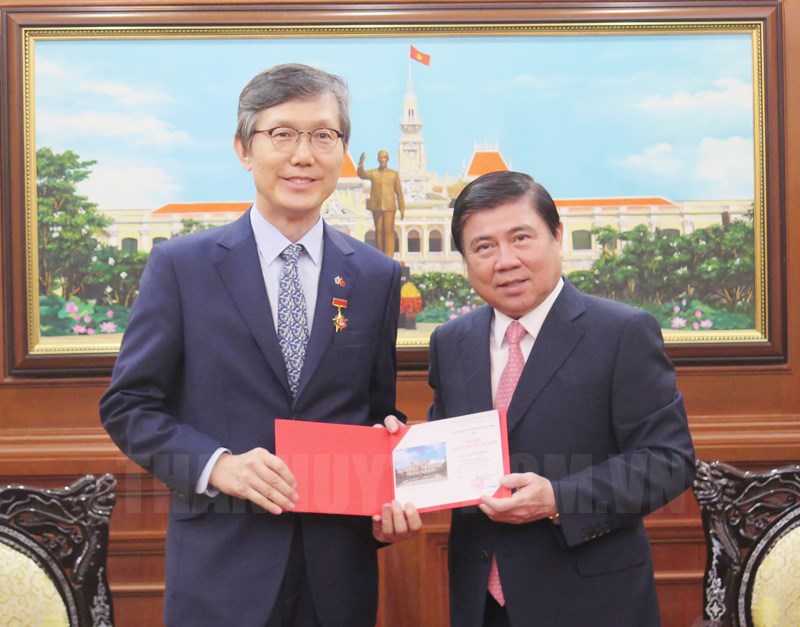 胡志明市领导会见前来辞行拜会的韩国总领事