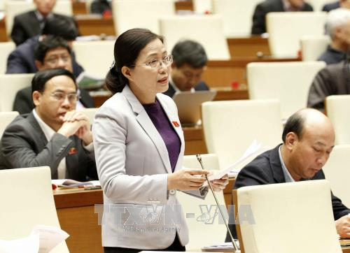 向党员和人民群众大力宣传党的主张和政策