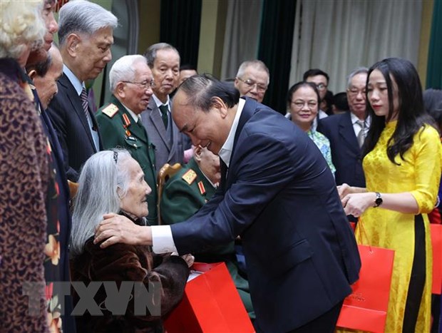 越南政府总理阮春福出席河内市奠边坊全民族大团结日活动