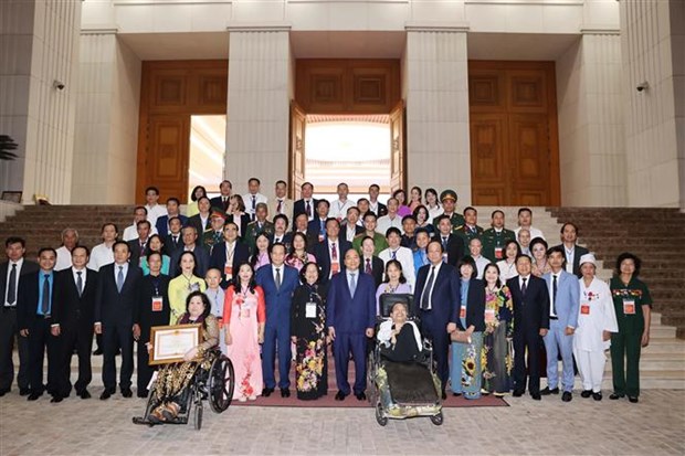 “为社会默默奉献的先进人物” 表彰大会