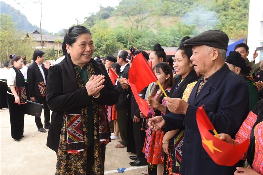 越南党和国会领导人展开接待选民活动