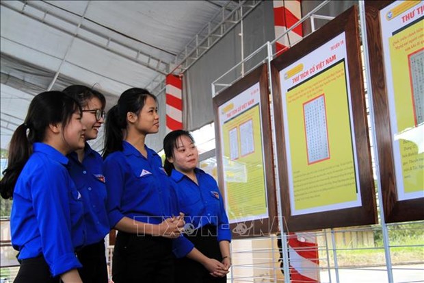 “黄沙、长沙归属越南——历史证据和法理依据”地图资料展在大叻市举行