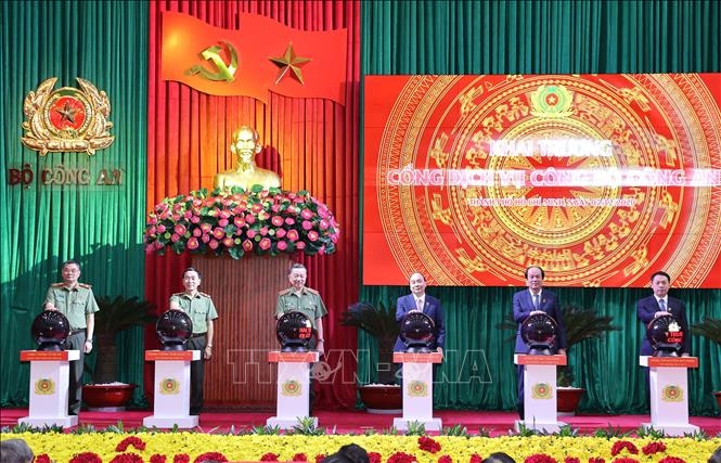 树立人民公安战士的良好形象