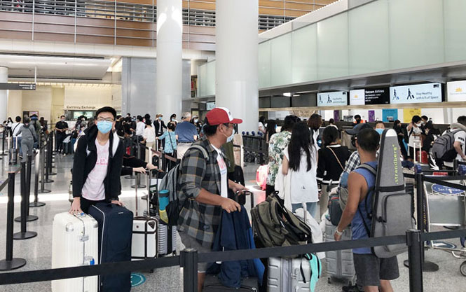 新冠肺炎疫情：将在美国的近360名越南公民接回国