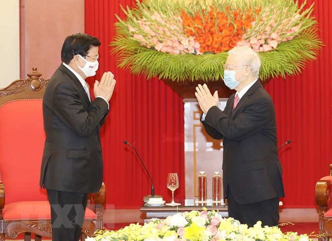 越共中央总书记、国家主席阮富仲会见老挝政府总理通论•西苏里