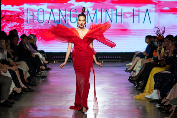 2020年越南国际时装节吸引400名模特和歌手演员参加