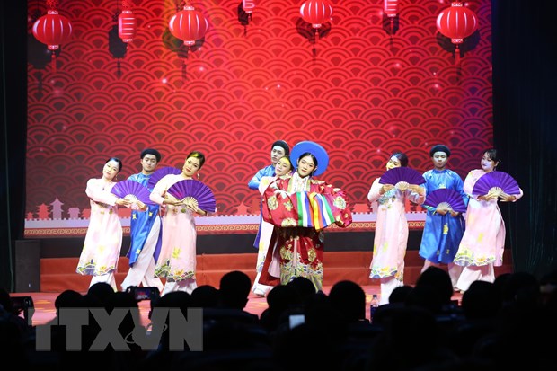 2021迎新年晚会暨“国际友谊艺术节”颁奖仪式在河内举行