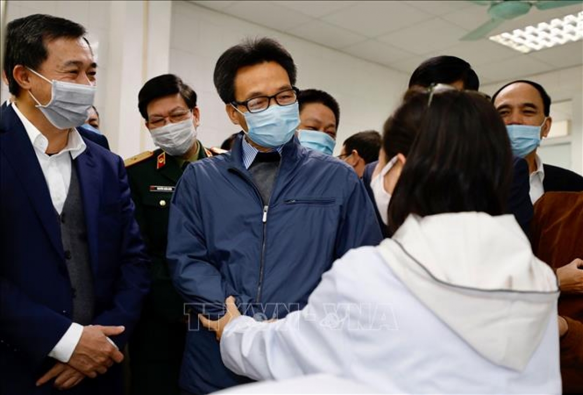 武德儋副总理看望试验接种新冠疫苗志愿者